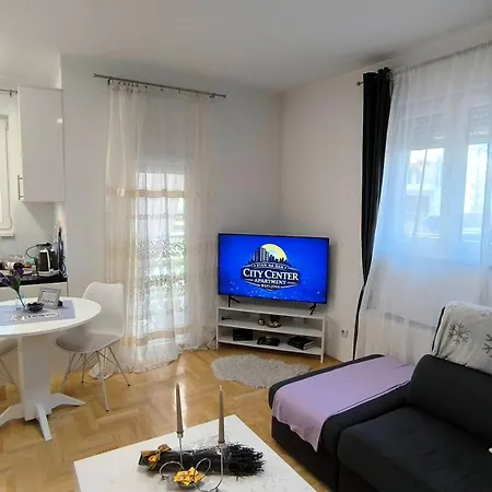 Center 2-bedroom With Private Garage, Lägenhet