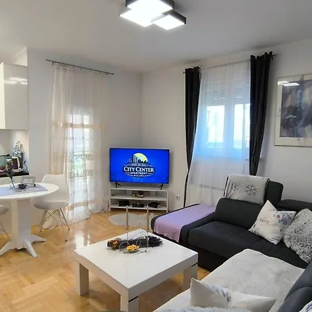 Lägenhet Center 2-bedroom With Private Garage, Bijeljina