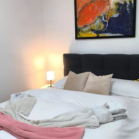 Center 2-bedroom With Private Garage, Lägenhet *