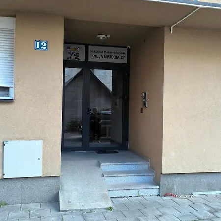 Center 2-bedroom With Private Garage, Lägenhet