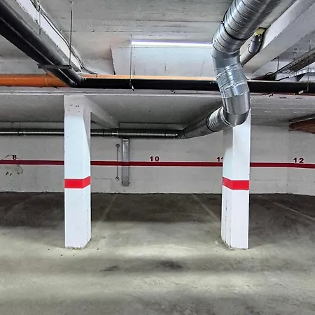 Center 2-bedroom With Private Garage,